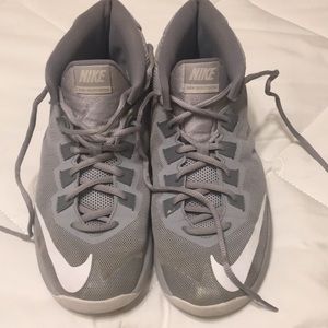 NIKE AIR DEVOSION BASKETBALL SHOES